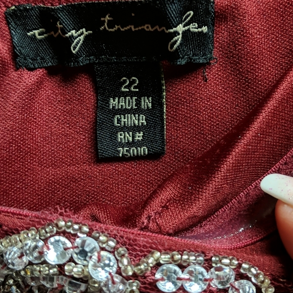 Formal dress - Picture 3 of 3